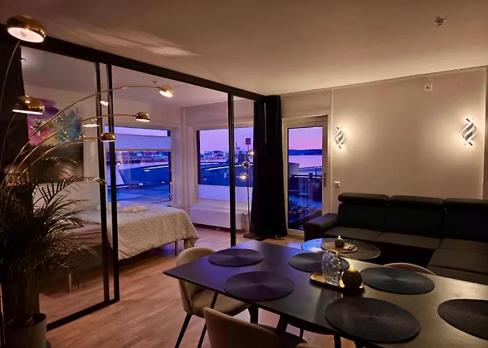 Waterfront Fjord View, Home Office, 2 Bedroom Lux Apt