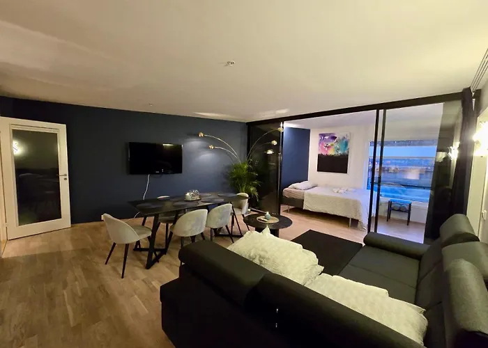 Waterfront Fjord View, Home Office, 2 Bedroom Lux Apt