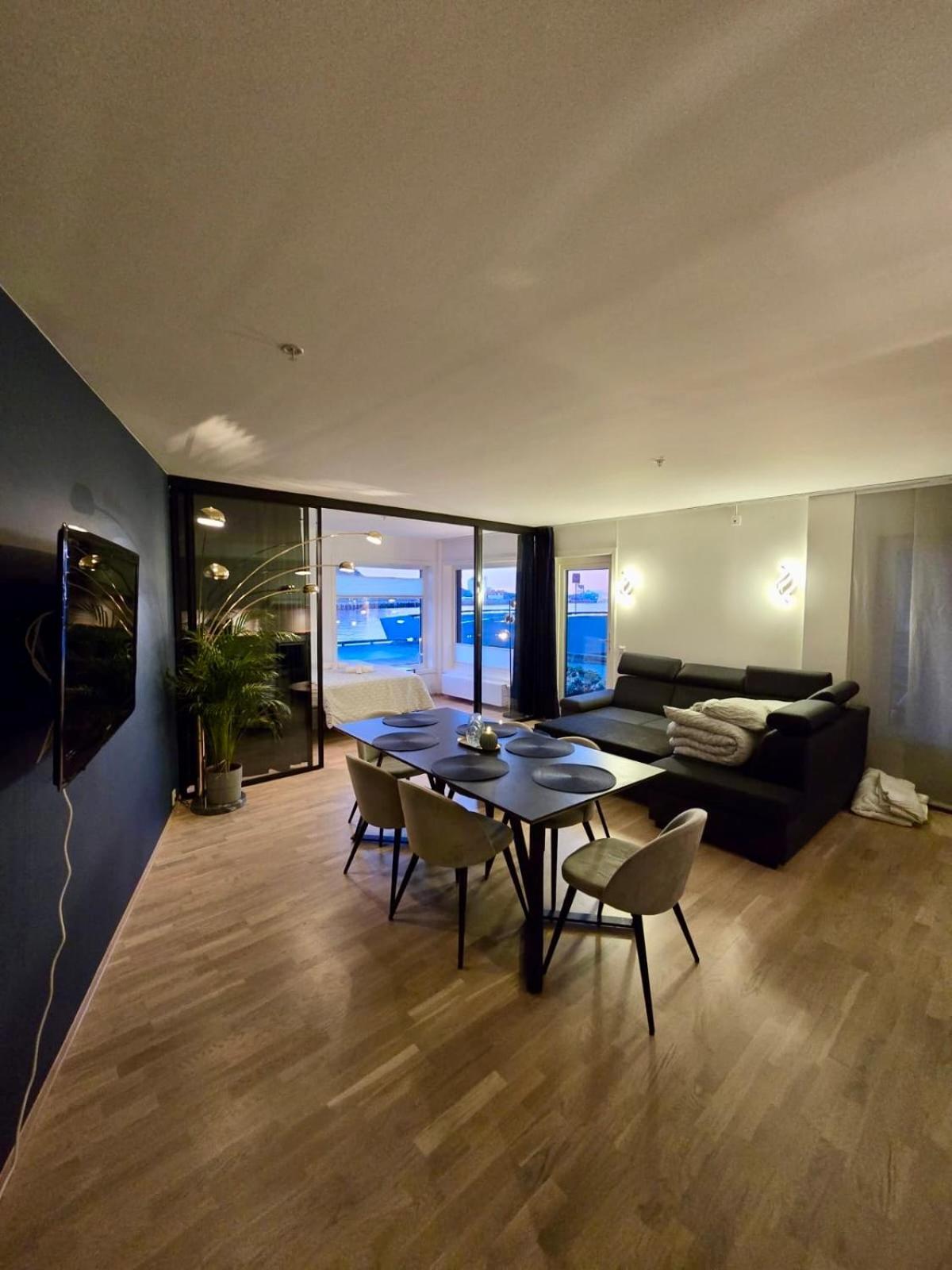 Waterfront Fjord View, Office, 2 Bedroom Lux